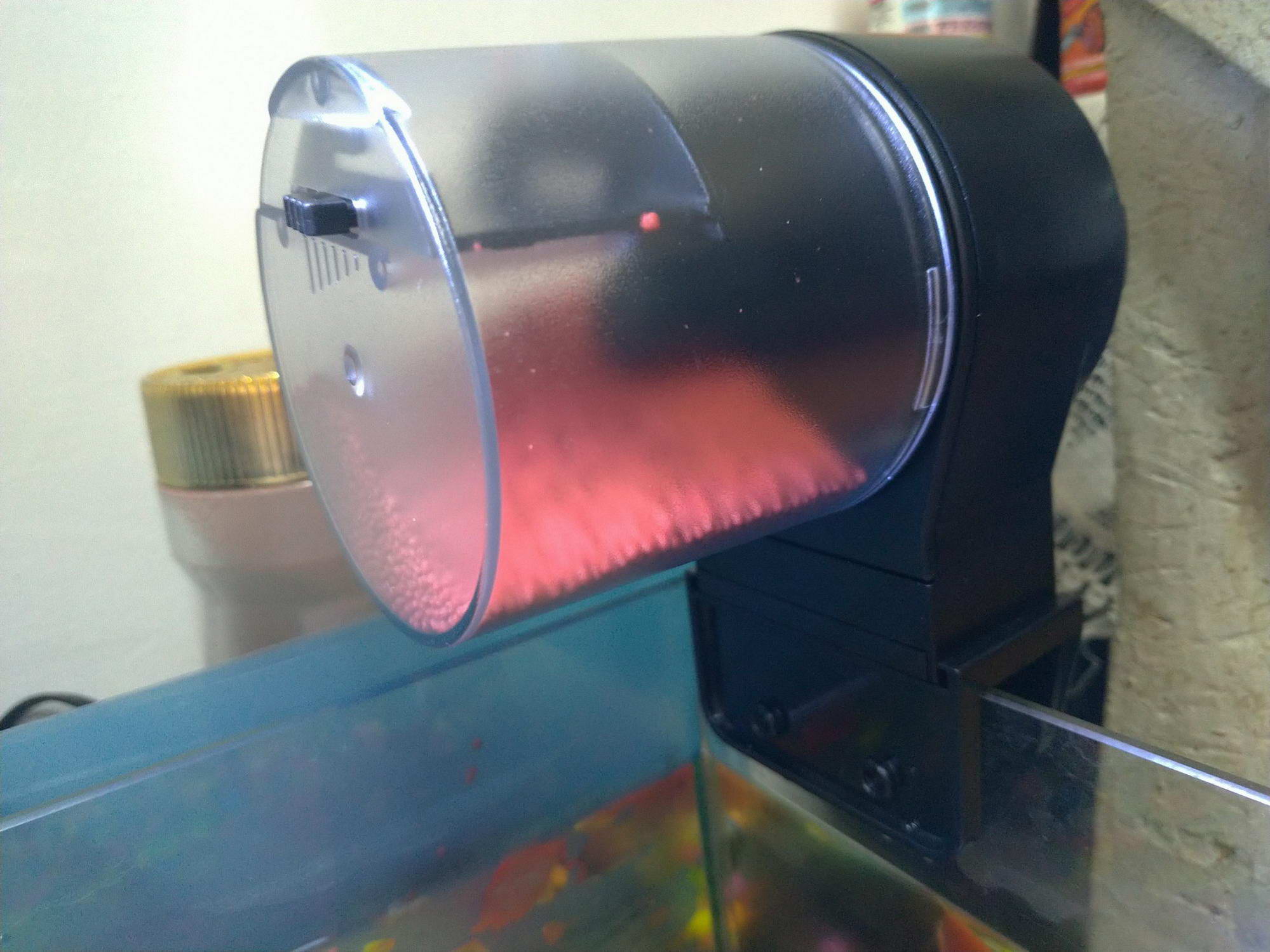 [開箱文]自動餵魚器(hidoli)12/24小時自動餵魚，不用擔心魚兒會餓肚子的自動餵食器!