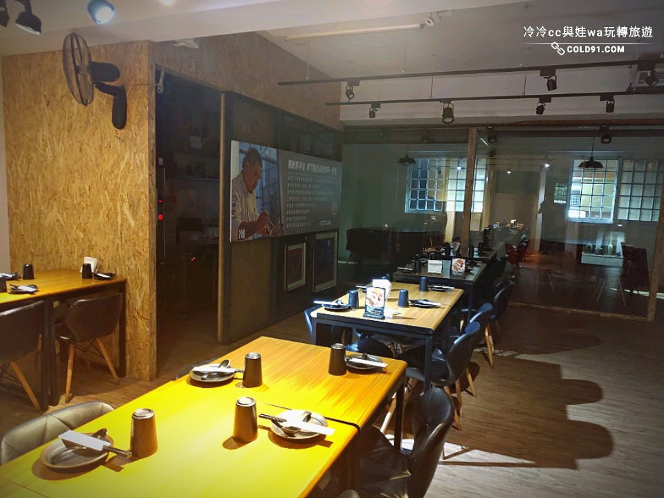 華潮手創料理聚餐座位區