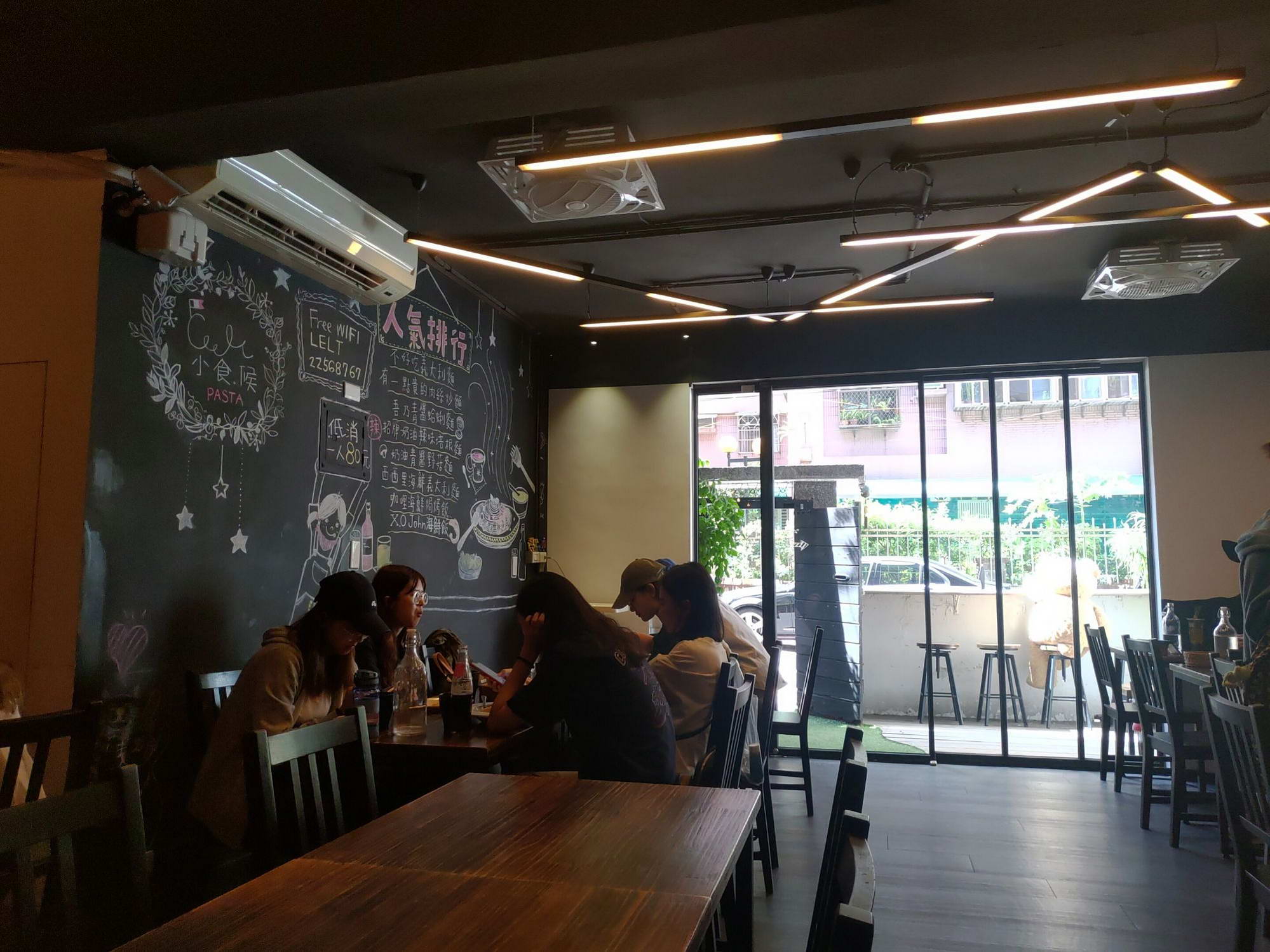 小食候 Pasta 店內黑板牆