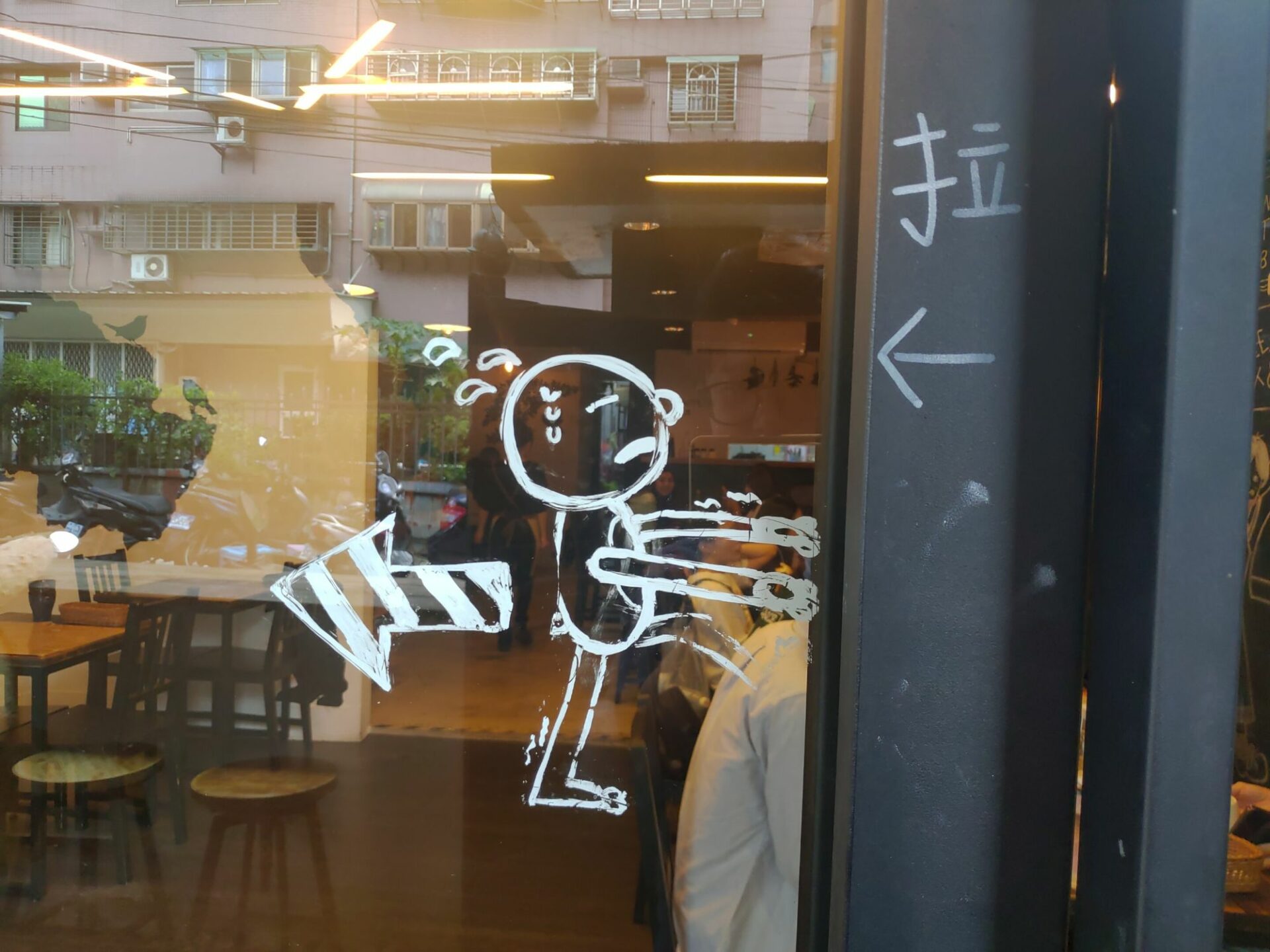 小食候 Pasta 玻璃門手繪