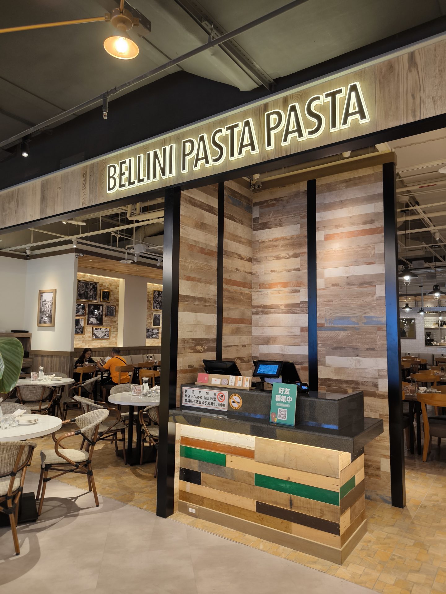 BELLINI Pasta Pasta 裕隆城店門口