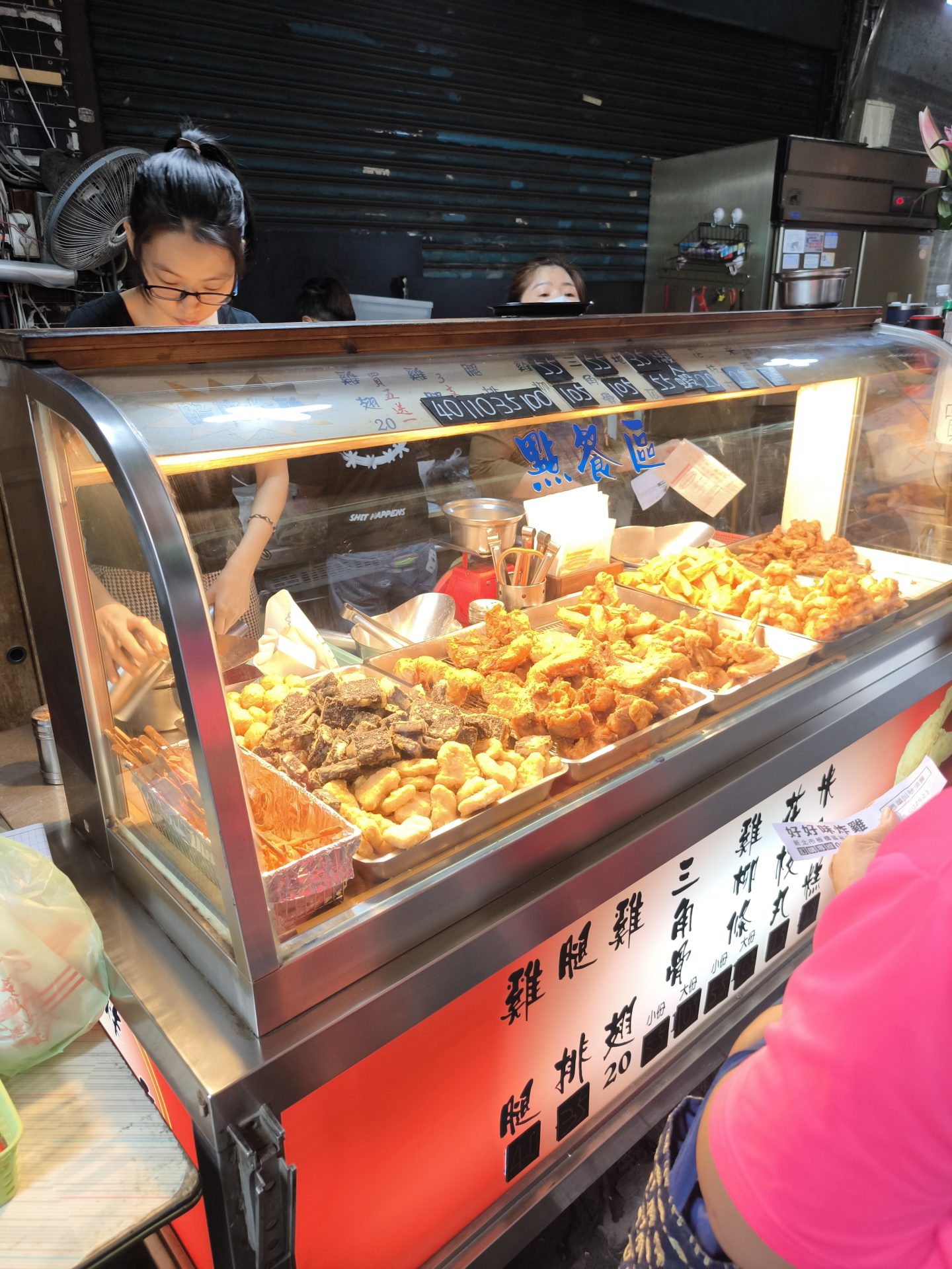 好好味炸雞傍晚排隊人潮
