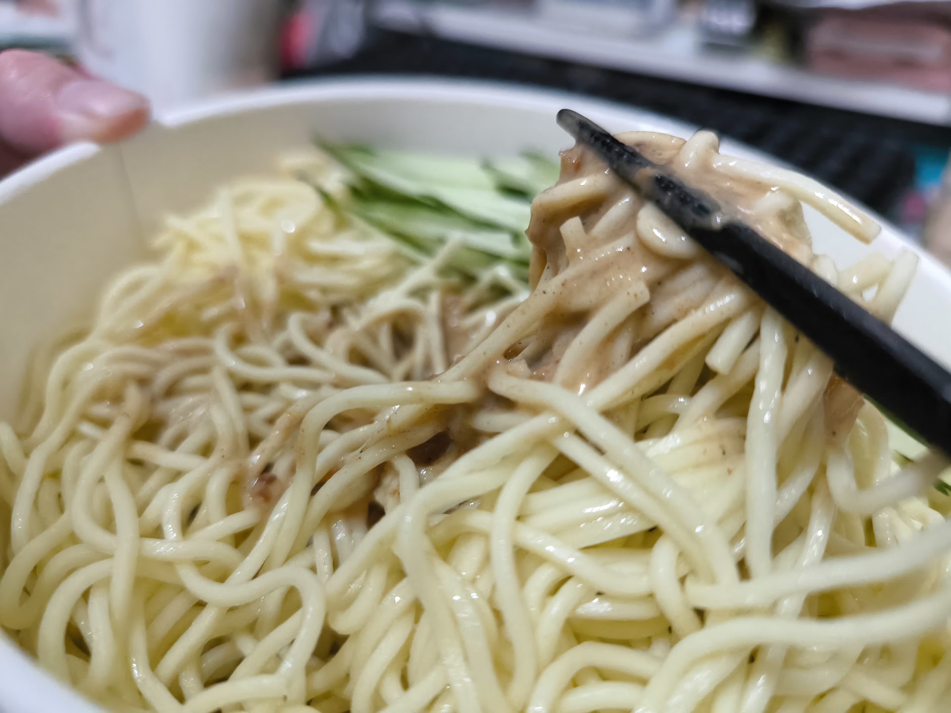 錢記特製涼麵夾起