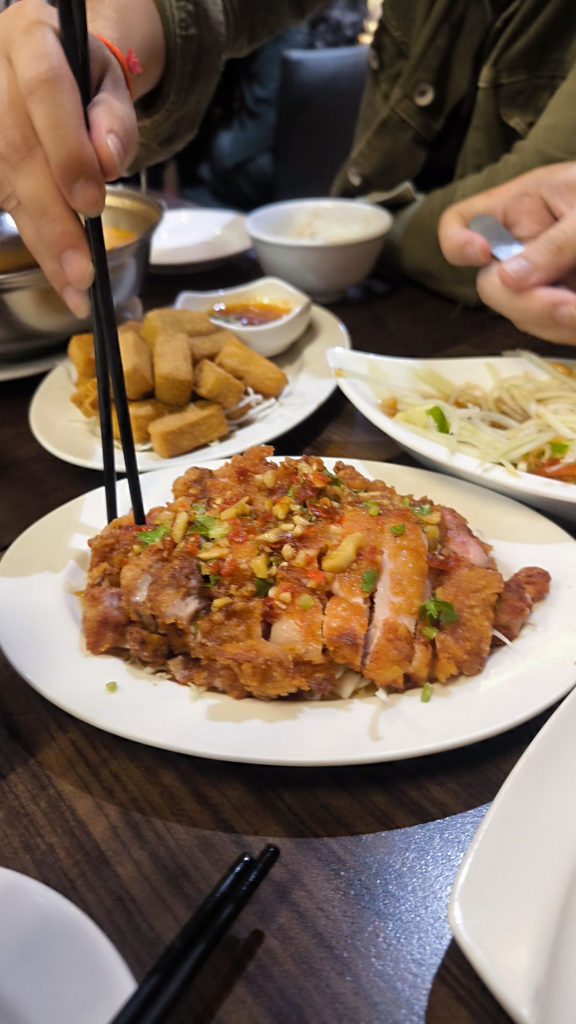 泰品泰式雲南料理椒麻雞與春捲