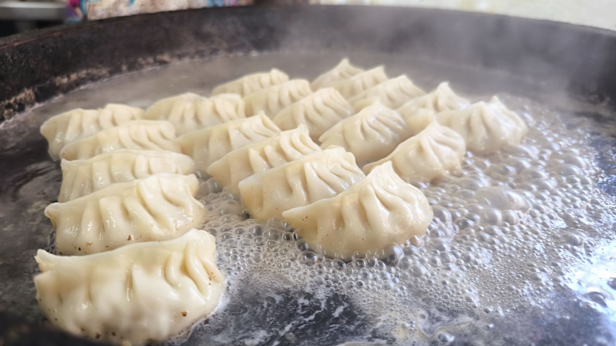 360度鍋貼煎製特寫