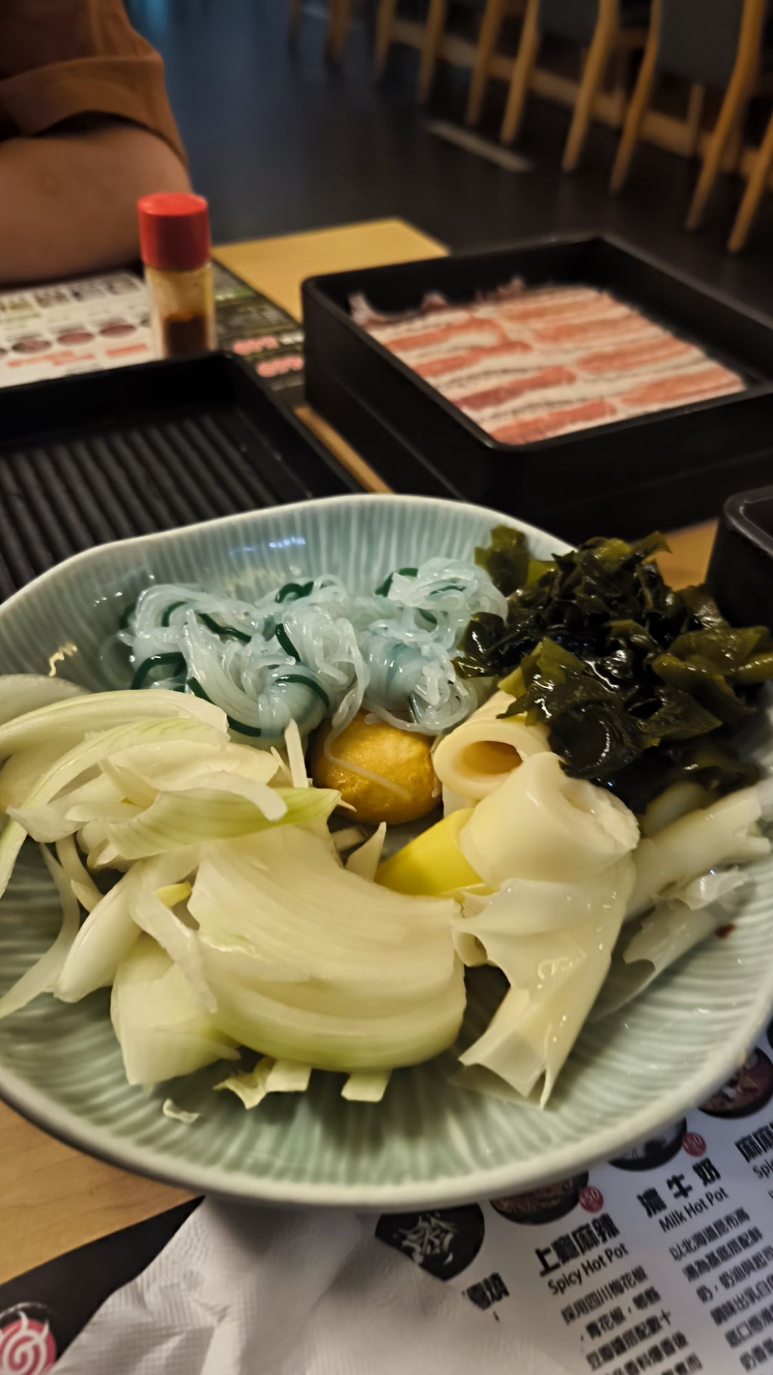 巢鍋 Shabu 洋蔥竹筍海帶芽蔬菜盤