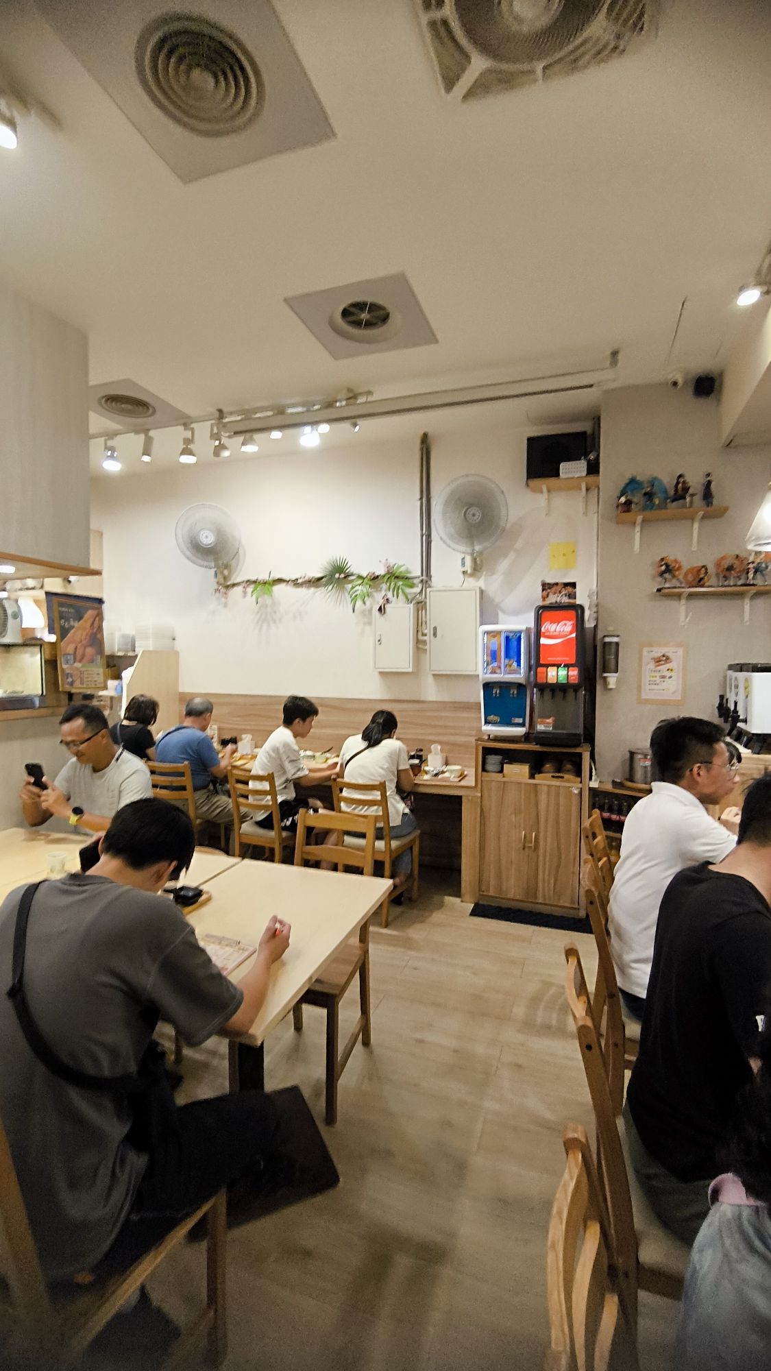 鮨跡日式料理用餐區