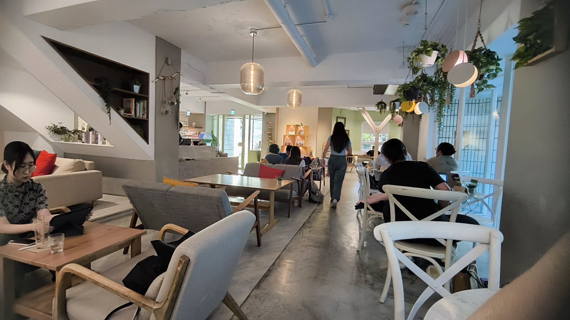 CAFE RACO 傍晚燈光