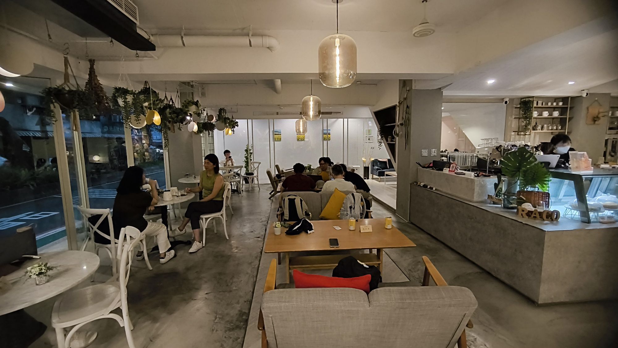 CAFE RACO 中段座位區