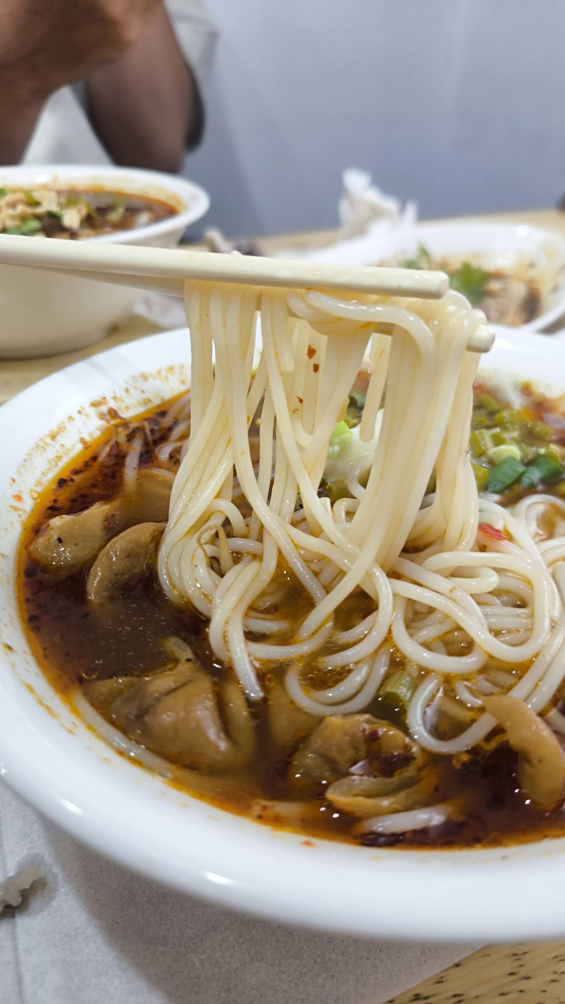 真味坊湯麵夾起